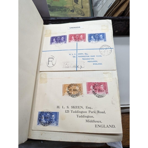 425 - STAMPS: a quantity in tray, loose in envelopes and 3 albums. (Qty)