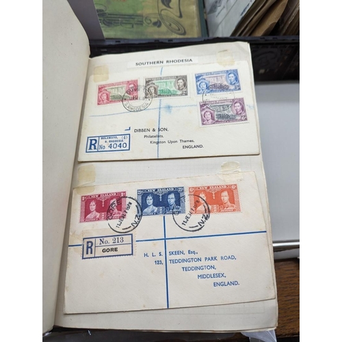 425 - STAMPS: a quantity in tray, loose in envelopes and 3 albums. (Qty)