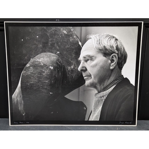 491 - JORGE LEWINSKI (1921-2008): portrait of Henry Moore: vintage silver gelatin print, 1963, signed and ... 