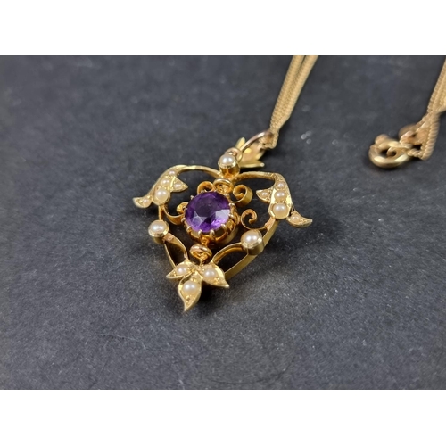 1011 - An Edwardian yellow metal pendant, set amethyst and split pearls, stamped '15', 34mm high, with mode... 