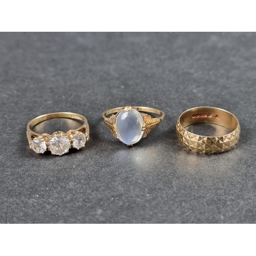 1016 - Three 9ct gold rings, to include a wedding band, gross weight 7.5g.