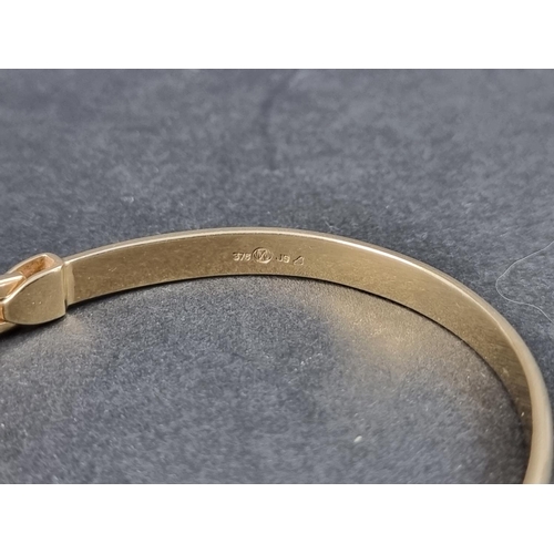 1028 - A continental yellow metal bangle, stamped '375'.