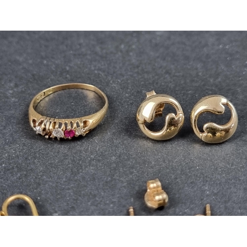 1062 - A yellow metal ring, set three diamonds and one ruby, size O 1/2; together with a pair of pearl stud... 