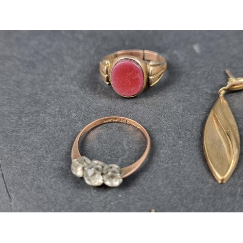 1068 - A group of jewellery, to include some 9ct gold gem set items, gross weighable 11.8g.... 