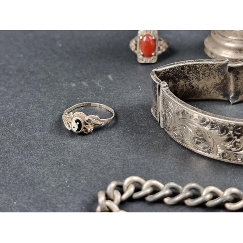 1084 - A small quantity of silver and white metal jewellery; together with a miniature silver trophy cup. (... 