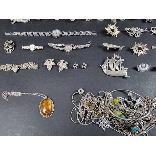 1088 - A quantity of silver and similar jewellery.