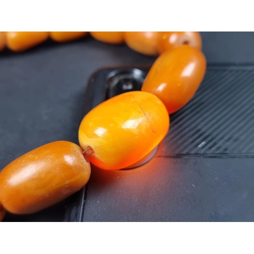 1106 - An amber graduated bead necklace, 42cm long, gross weight 59.5g.