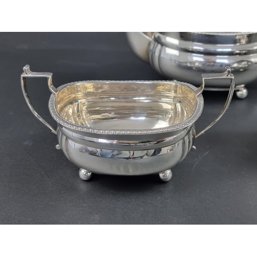 604 - A silver three piece tea set, by C S Harris & Sons Ltd, London 1914, gross weight 901g.... 