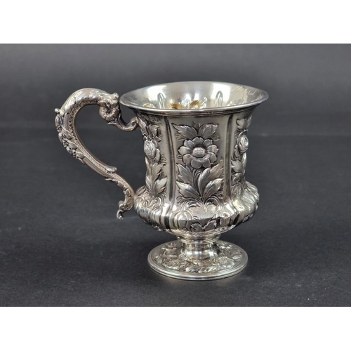 612 - A William IV silver repousse mug, by J.K., London 1835, 9.5cm high, weighted.