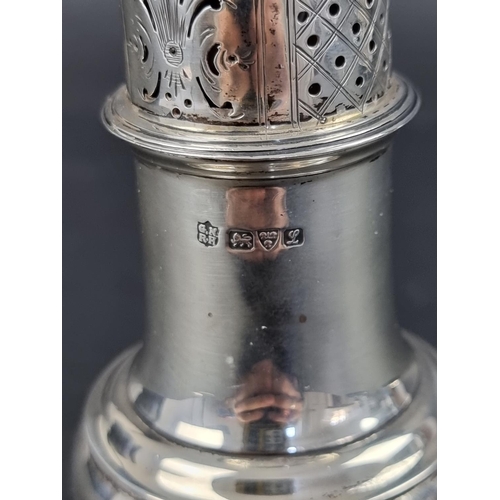 626 - A silver sugar caster, by George Nathan & Ridley Hayes, Chester 1911, 16.5cm high, 132g.... 