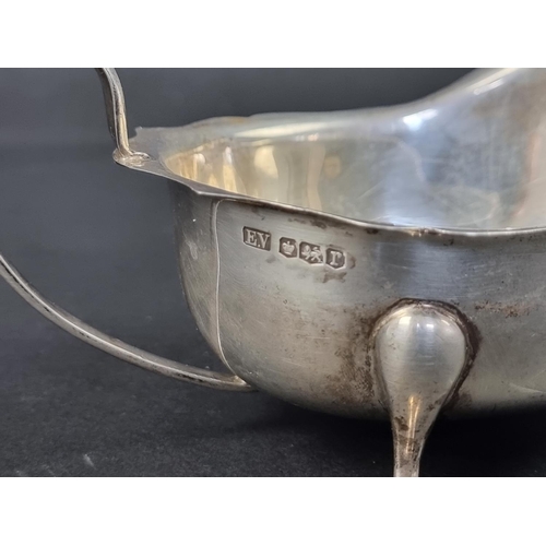 636 - A silver sauce boat, by Viners Ltd, Sheffield 1934, 7.5cm high, 148g.