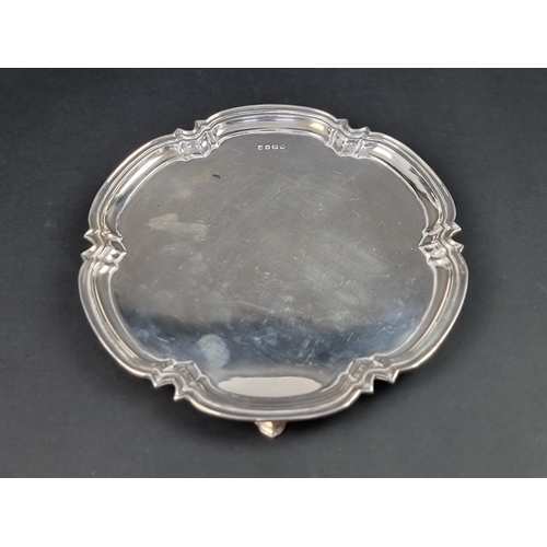 648 - A silver salver, by Cooper Brothers & Sons Ltd, Sheffield 1972, 25.5cm diameter, 463g.... 