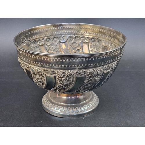 660 - A Victorian silver pedestal bowl, by Josiah Williams & Co, London 1894, 24cm diameter, 860g.... 