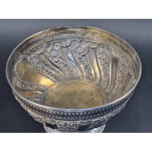 660 - A Victorian silver pedestal bowl, by Josiah Williams & Co, London 1894, 24cm diameter, 860g.... 