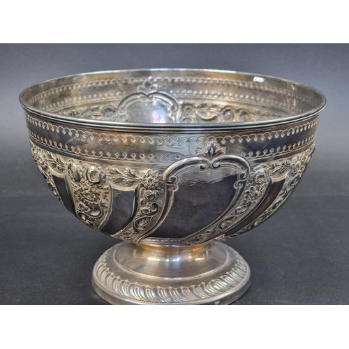 660 - A Victorian silver pedestal bowl, by Josiah Williams & Co, London 1894, 24cm diameter, 860g.... 