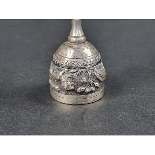 672 - A Colonial white metal double ended spirit measure, 10cm.