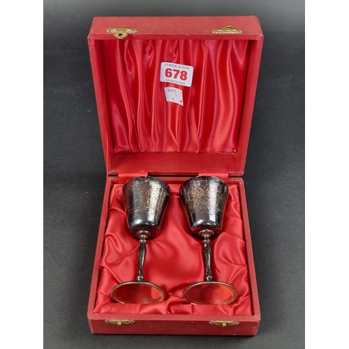 678 - A cased pair of silver goblets, by Charles S Green & Co Ltd, Birmingham 1972, 11.5cm high, 151g.... 