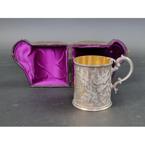 679 - A cased Victorian silver mug, having gilt interior, by Henry Holland, London 1876, 9cm high, 196g.... 