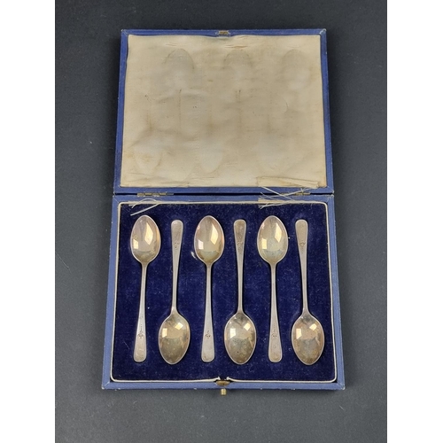 682 - A cased set of six silver teaspoons, by James Dixon & Sons Ltd, Sheffield 1925, 49g.... 