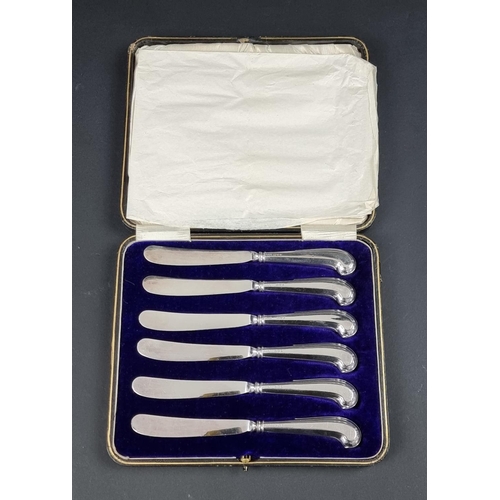 687 - A cased set of six silver handled pistol grip tea knives, by Stokes & Ireland Ltd, Chester 1914,... 