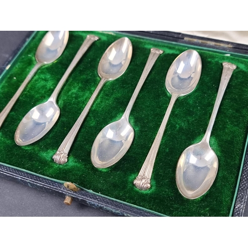 688 - A cased set of six Edwardian silver teaspoons, Josiah Williams & Co, London 1908, 57g.... 