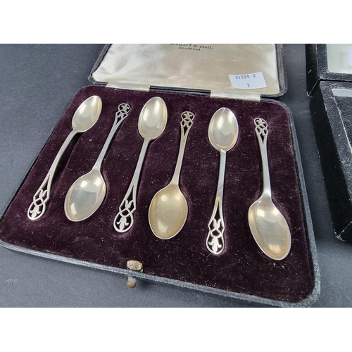 693 - A cased silver Christening fork and spoon, by Holland, Aldwinckle & Slater, London 1913; togethe... 