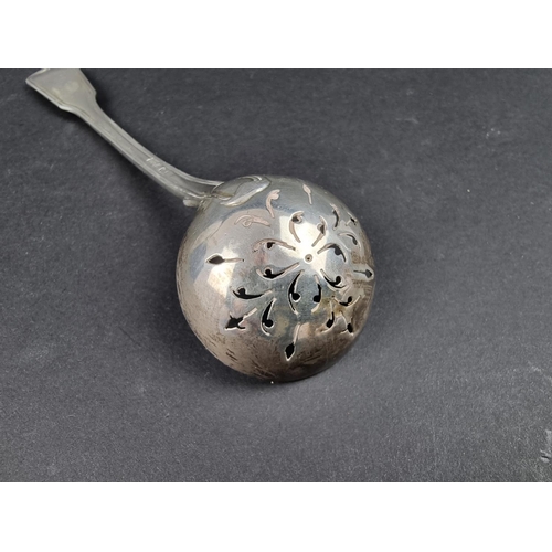 700 - A George III Scottish silver fiddle and thread pattern sifter spoon, Edinburgh 1818, 52g.... 