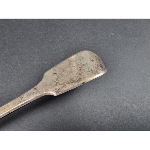 709 - A George III silver fish slice, by Naphtali Hart, London 1814, 106g.