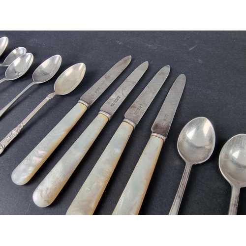 722 - A small quantity of silver tea and coffee spoons; together with four mother-of-pearl handles tea kni... 