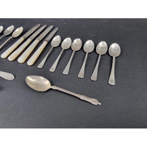 722 - A small quantity of silver tea and coffee spoons; together with four mother-of-pearl handles tea kni... 