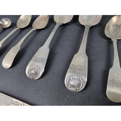 723 - Eight Irish and Scottish silver teaspoons and dessert spoons, 156g; together with five horn teaspoon... 