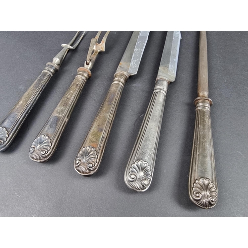 732 - An Edwardian silver handled fiddle and shell pattern five piece carving set, by Goldsmiths & Sil... 