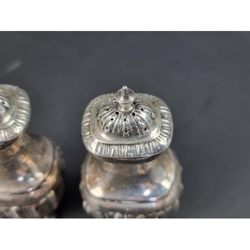 779 - A pair of Edwardian silver pepperettes, by Jones & Crompton, Birmingham 1902, 9.5cm high, 77g.... 