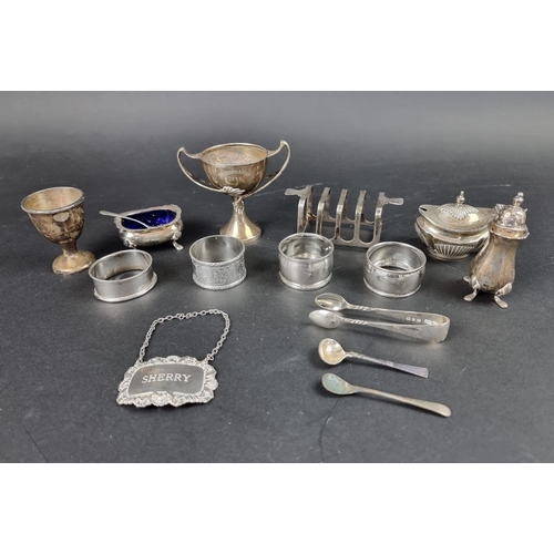 796 - A group of silver items, to include a four division silver toast rack, 398g. (15)