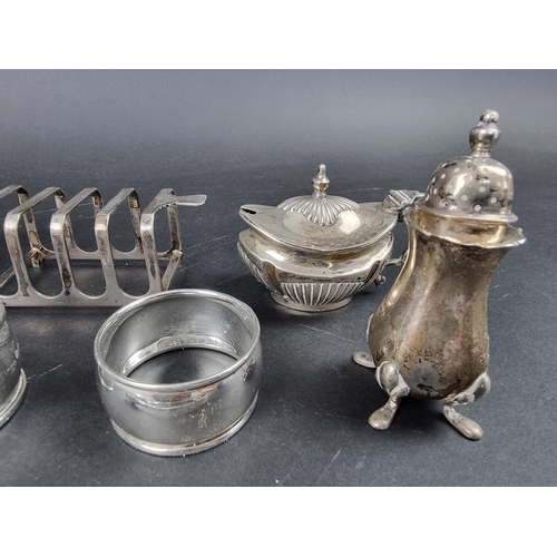 796 - A group of silver items, to include a four division silver toast rack, 398g. (15)