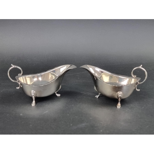 813 - A pair of silver sauce boats, by A Chick & Sons Ltd, London 1976, 14cm wide, 195g.... 