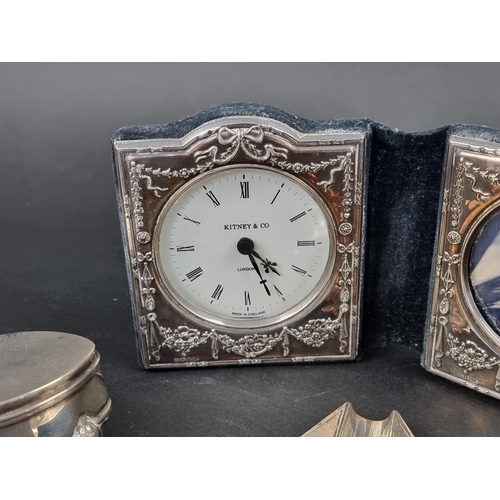 820 - A silver combined clock and photograph frame, by Kitney & Co, London 1993, with easel back, 10cm... 