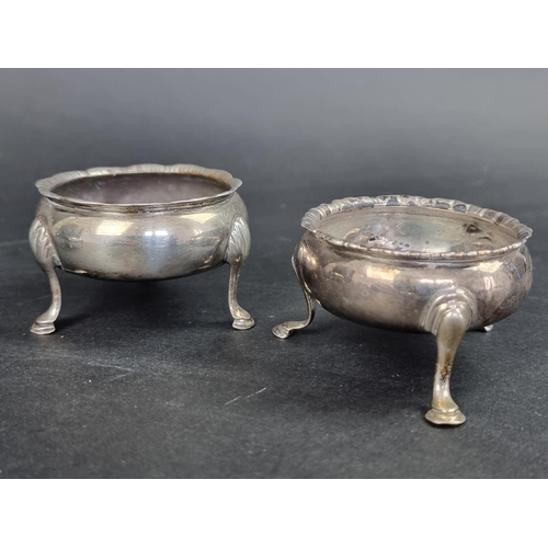 826 - A pair of George III silver cauldron salts, by Ann Smith & Nathaniel Appleton, London 1775; toge... 