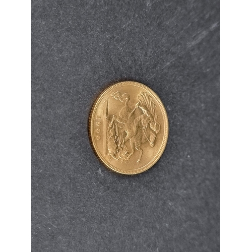 843 - Coins: a Victoria 1900 gold half sovereign.