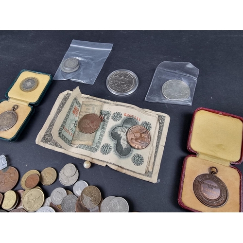 883 - Coins: a quantity of UK and world coins; to include a Trafalgar 2005 five pound coins; and two life ... 