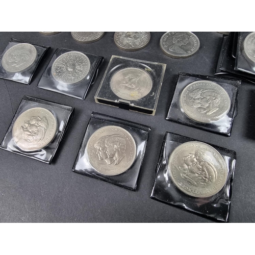 884 - Coins: twenty five various Elizabeth II collectable coins.