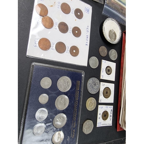 900 - Coins: a large quantity of UK and world coins, in two albums and loose.