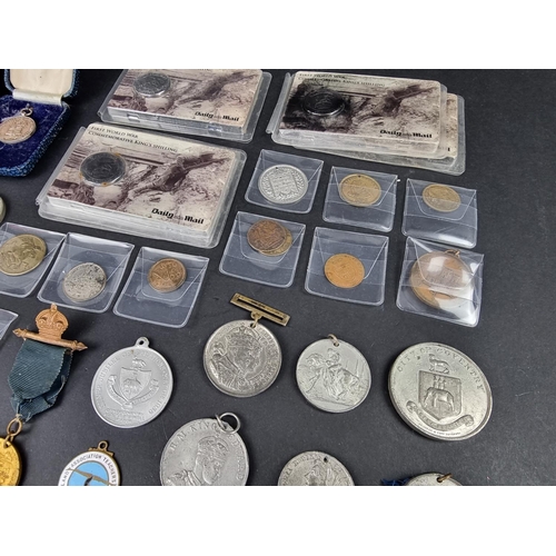 902A - Coins: a quantity of UK and world coins.