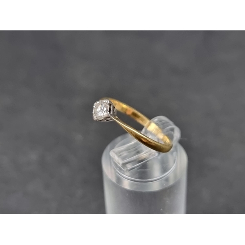 907 - A yellow metal diamond solitaire ring, of approximately 0.25ct, stamped 18ct, size L.... 