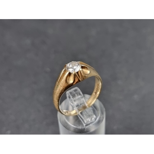 919 - A 9ct gold ring, set synthetic white stone, London 1981, gross weight 4.7g.