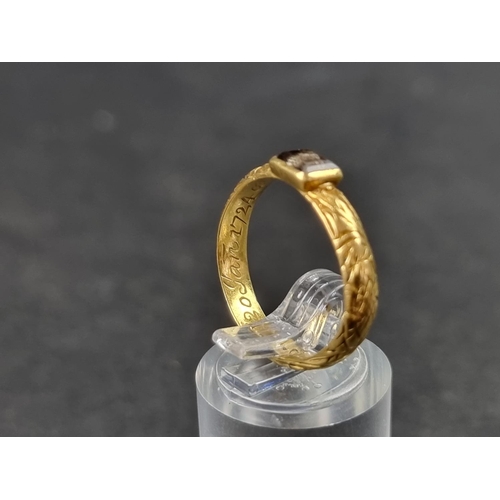 926 - A George II yellow metal memorial ring, set faceted crystal, inscribed 'Jno Shepherd, Obt 20 Jan 172... 