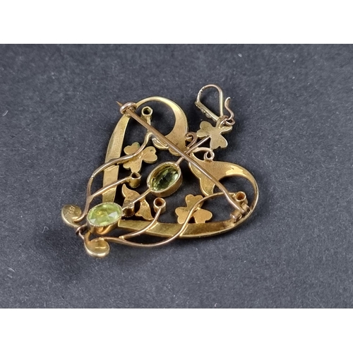 945 - A late Victorian yellow metal peridot and pearl heart brooch/pendant, engraved '15ct', 16mm high inc... 