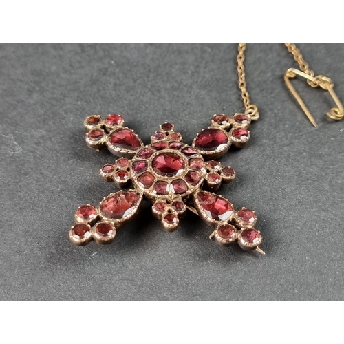 951 - An early 19th century Bohemian foiled garnet cross pendant/brooch, 51 x 47mm.