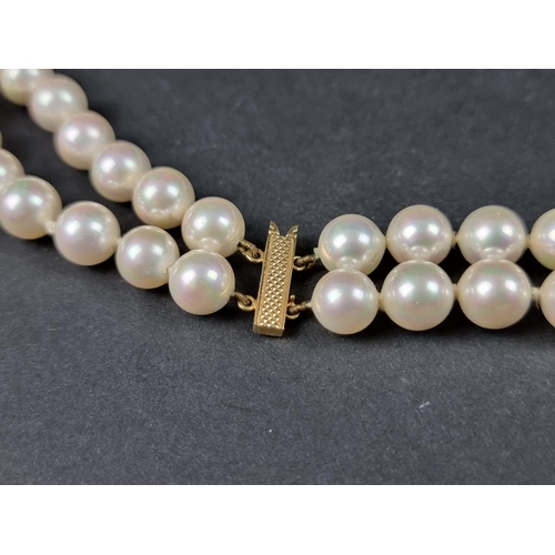 960 - A Jersey pearl necklace, having unmarked yellow metal clasp, 45cm long.