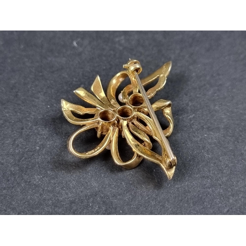 986 - A 9ct gold brooch, set three amethysts and five pearls, 34mm wide, gross weight 6.9g.... 